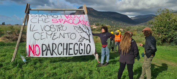 Non si parcheggia sull'Agroecologia Sociale. A sostegno della Coop. NoE